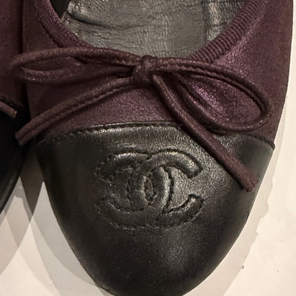 CHANEL Women's Black lamb skin toe and Dark Purple Metallic Suede Flats - Picture 3 of 12